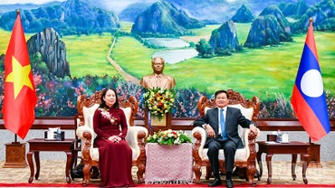 Tổng Bí thư, Chủ tịch nước Lào Thongloun Sisoulith và Phó Chủ tịch nước Võ Thị Ánh Xuân. (Ảnh: HẢI TIẾN)