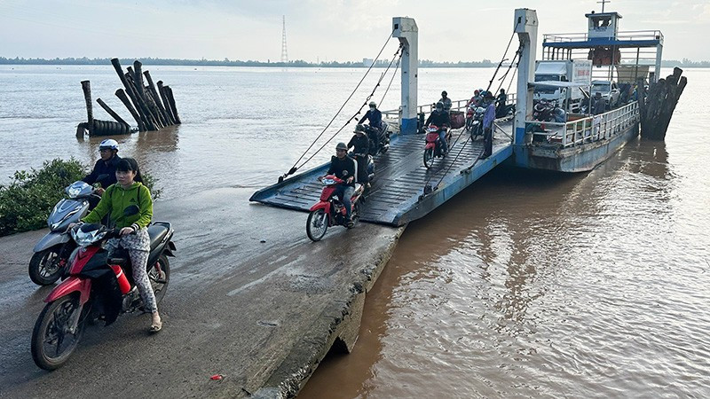 Cầu Đại Ngãi 2 thông xe giúp người dân không phải qua sông bằng phà. a.jpg