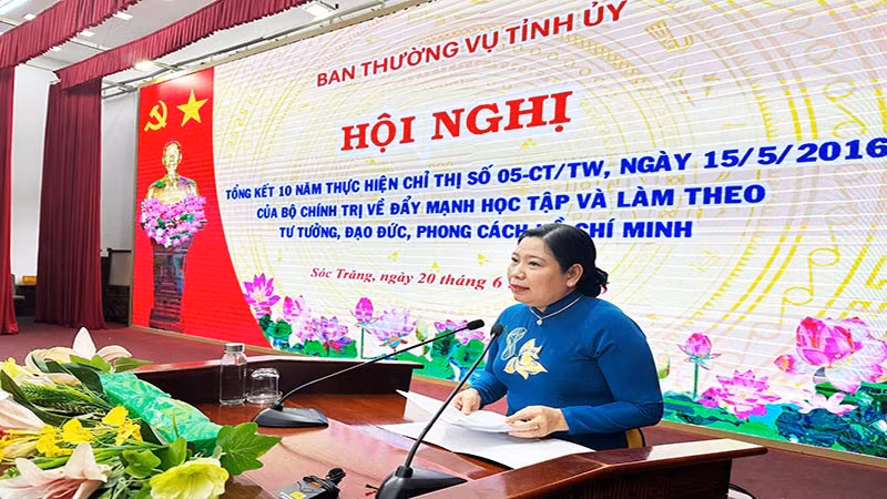 Phó Bí thư Thường trực Tỉnh ủy Sóc Trăng Hồ Thị Cẩm Đào phát biểu tại hội nghị.