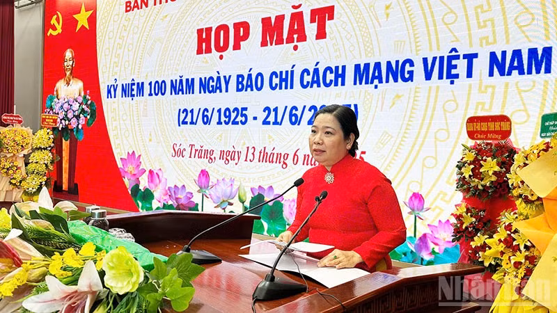 Phó Bí thư Thường trực Tỉnh ủy Sóc Trăng Hồ Thị Cẩm Đào phát biểu tại buổi họp mặt.