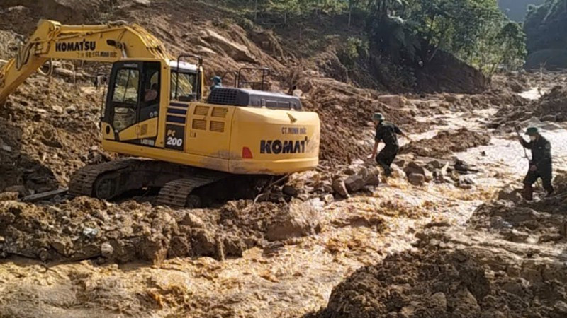 Một đoạn đường vào xã Bảo Yên (Lào Cai) bị đất đá sạt lở. cong-ty-minh-duc-803.jpg