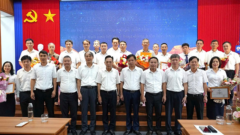 Thực hiện sắp xếp tinh gọn bộ máy 21 cán bộ Công ty Điện lực Lào Cai xin nghỉ hưu trước tuổi.