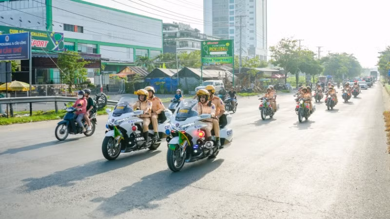 Cảnh sát giao thông Cần Thơ ra quân xử lý vi phạm nồng độ cồn.