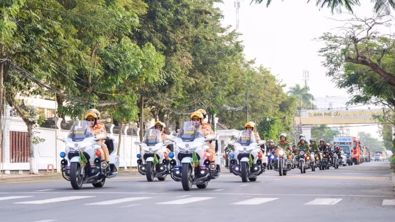 Công an thành phố Cần Thơ ra quân bảo đảm an ninh trật tự dịp lễ tết.