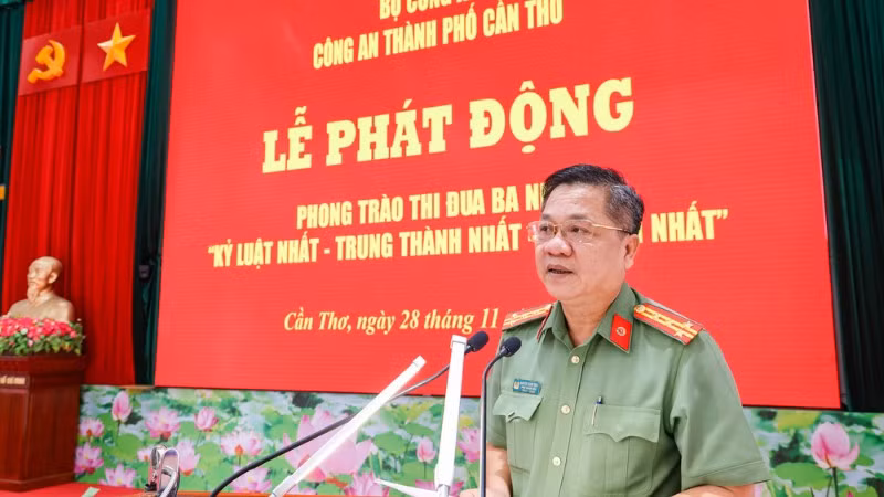 Lãnh đạo công an thành phố Cần Thơ phát biểu tại lễ phát động.