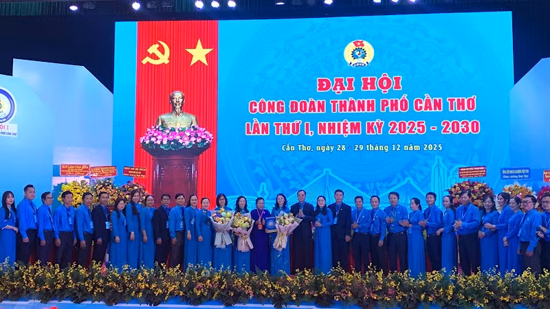 Ban Chấp hành Công đoàn thành phố Cần Thơ, nhiệm kỳ 2025-2030 ra mắt đại hội.