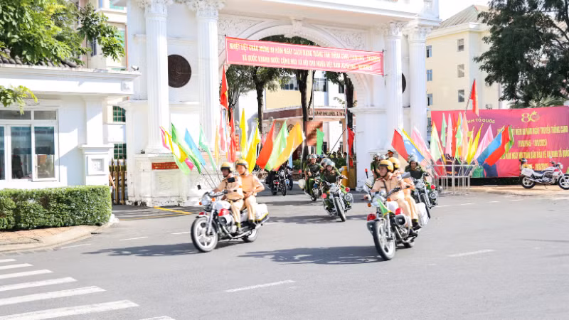 Tổ 198 ra quân giữ gìn an ninh trật tự.
