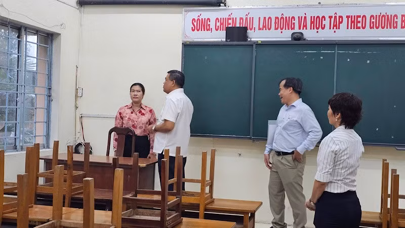 Lãnh đạo thành phố Cần Thơ kiểm tra trường lớp phục vụ kỳ thi năm 2025.