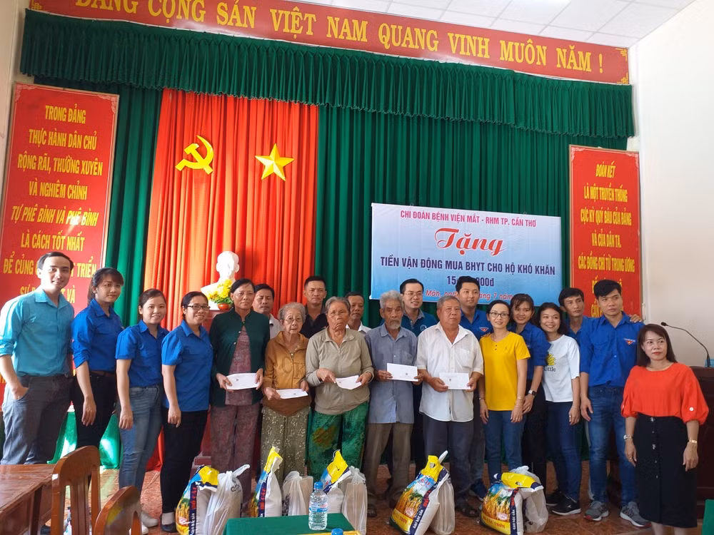 tang-qua-dmon.jpg