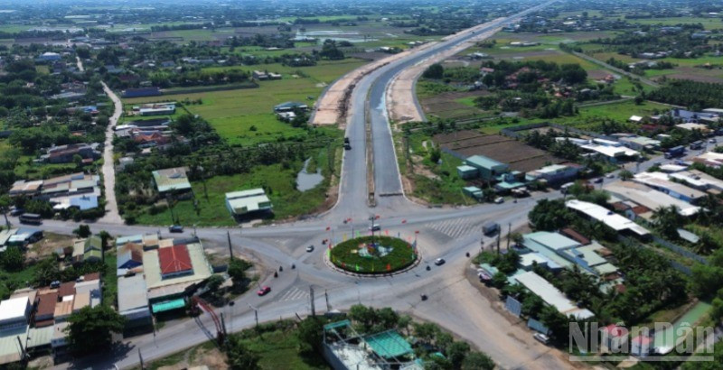 Hạ tầng giao thông trên địa bàn tỉnh Long An ngày càng thông suốt là lực đẩy tạo bứt phát trong phát triển kinh tế-xã hội của địa phương. ndo_br_z6536043982507-f7c3986ab90b4349817add337ea2c12c-1784.jpg