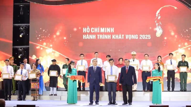 Ban Tuyên giáo và Dân vận Trung ương các điển hình tiêu biểu trong học tập và làm theo tư tưởng, đạo đức, phong cách Hồ Chí Minh khu vực phía Nam” năm 2025.