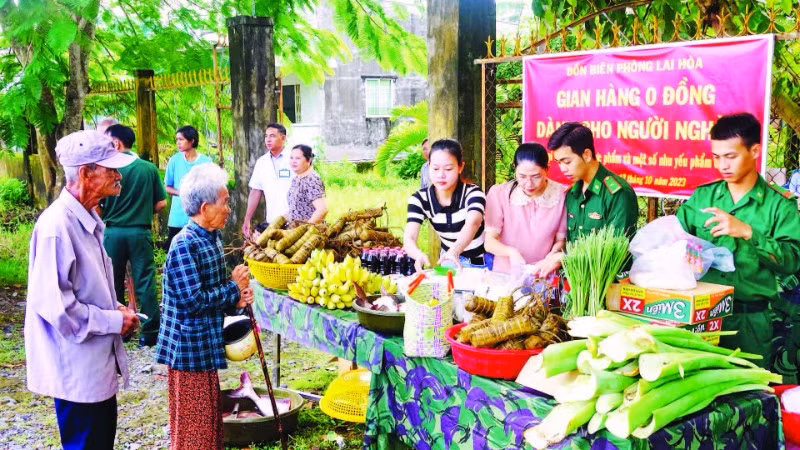 “Gian hàng 0 đồng dành cho người nghèo” của Đồn Biên phòng Lai Hòa.