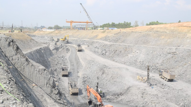 Ngay sau kỳ nghỉ Tết, công trường Thủy điện Trị An mở rộng nhanh chóng vào nhịp thi công sôi động, thể hiện khí thế lao động quyết tâm hoàn thành dự án đúng tiến độ. 