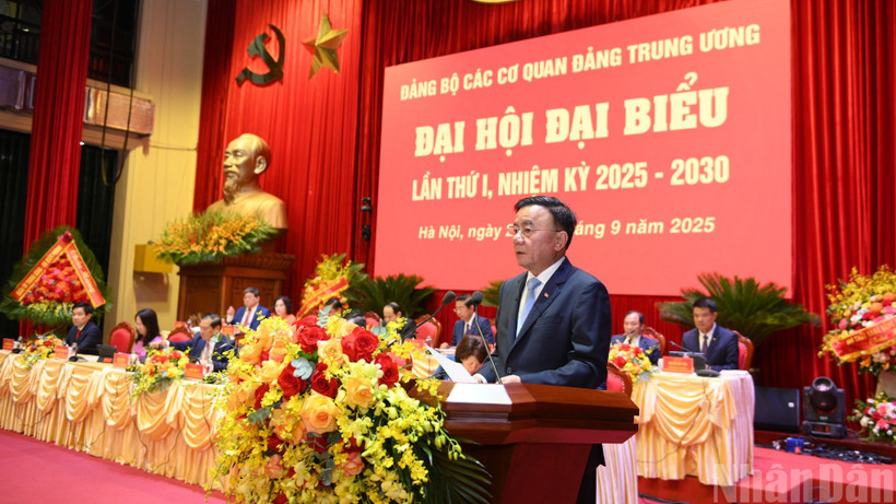 Đồng chí Trần Cẩm Tú, Ủy viên Bộ Chính trị, Thường trực Ban Bí thư, Bí thư Đảng ủy các cơ quan Đảng Trung ương phát biểu bế mạc Đại hội.