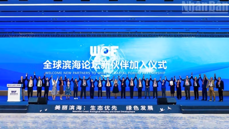 Diễn đàn bờ biển toàn cầu 2025 với chủ đề “Bờ biển tươi đẹp: Ưu tiên sinh thái và phát triển xanh”.