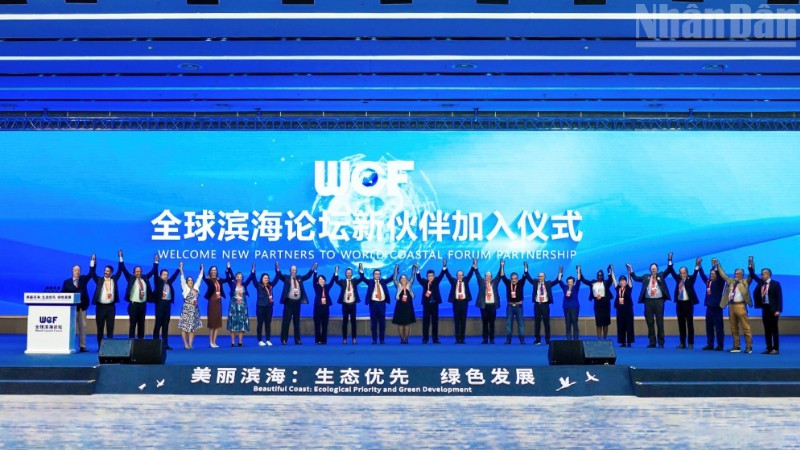 Diễn đàn bờ biển toàn cầu 2025 với chủ đề “Bờ biển tươi đẹp: Ưu tiên sinh thái và phát triển xanh”.