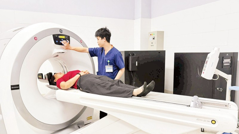 Nhiều máy móc hiện đại được các bệnh viện tuyến dưới đầu tư phục vụ khám, chữa bệnh cho người dân.