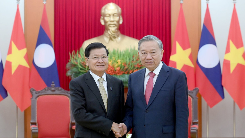 Tổng Bí thư Tô Lâm và Tổng Bí thư, Chủ tịch nước Lào Thongloun Sisoulith. (Ảnh ĐĂNG KHOA)