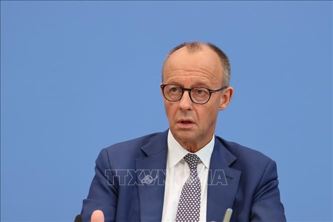 Thủ tướng Đức Friedrich Merz phát biểu trong cuộc họp báo tại Berlin. (Ảnh: THX/TTXVN)