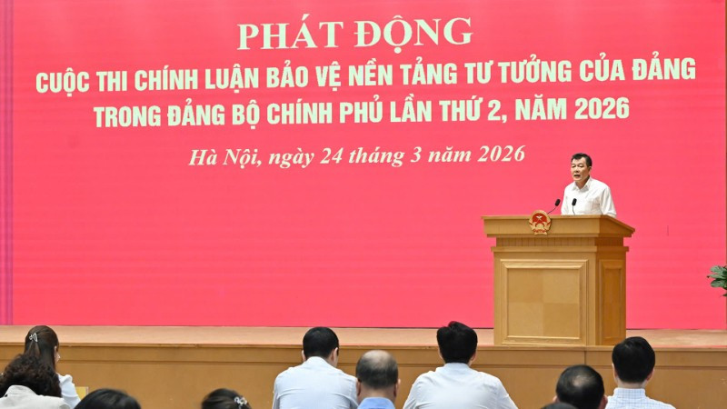 Đồng chí Nguyễn Đức Phong phát động Cuộc thi chính luận về bảo vệ nền tảng tư tưởng của Đảng lần thứ 2, năm 2026 trong toàn Đảng bộ Chính phủ. (Ảnh: Thủy Nguyên)