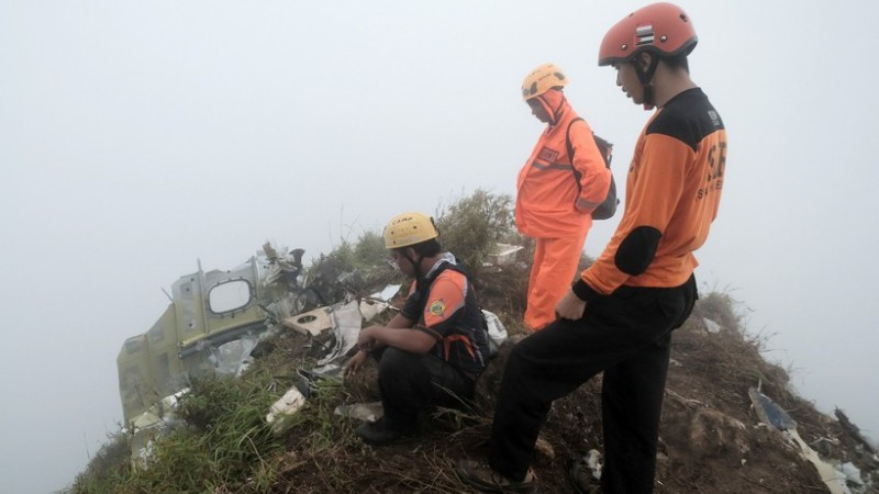 Hiện trường vụ rơi máy bay trên núi Bulusaraung, Nam Sulawesi, Indonesia. (Ảnh: THX/TTXVN)