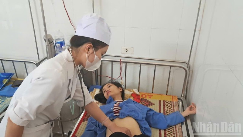 Các bệnh nhân bị ngộ độc thực phẩm sau khi sử dụng bánh mì ổ có nhân mua tại điểm kinh doanh bánh mì do bà Trương Thị Khả Ái làm chủ, đã được bác sĩ tích cực điều trị, hiện sức khỏe đã ổn định.