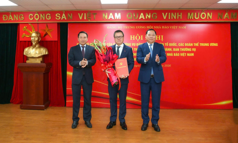 Đồng chí Lê Quốc Minh, Ủy viên Ban Chấp hành Trung ương Đảng, Ủy viên Ban Chấp hành Đảng bộ Mặt trận Tổ quốc các Đoàn thể Trung ương, Tổng Biên tập Báo Nhân Dân, Chủ tịch Hội Nhà báo Việt Nam nhận quyết định giữ chức Bí thư Đảng ủy Cơ quan trung ương Hội Nhà báo Việt Nam nhiệm kỳ 2025-2030.