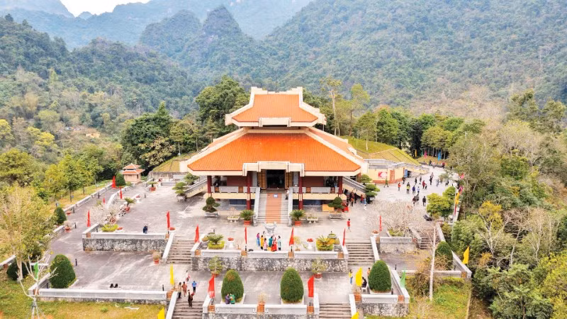 Đền thờ Chủ tịch Hồ Chí Minh trong Khu di tích quốc gia đặc biệt Pác Bó.