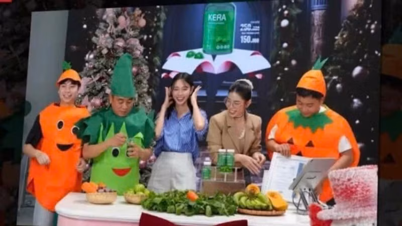 Một cảnh quảng cáo sản phẩm sai phạm trong vụ án liên quan Hằng Du Mục, Quang Linh Vlogs và Hoa hậu Thùy Tiên.