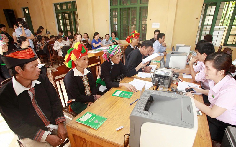 Ngân hàng Chính sách xã hội cho các đối tượng chính sách vay vốn. Ảnh: HỒNG ANH
