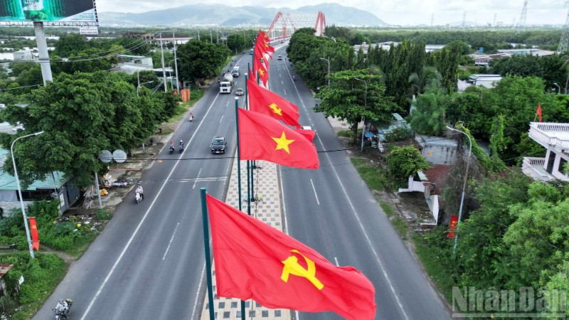 Thành phố Hồ Chí Minh trong những ngày hướng tới Đại hội Đảng bộ Thành phố lần thứ I 2025-2030. (Ảnh: THẾ ANH)