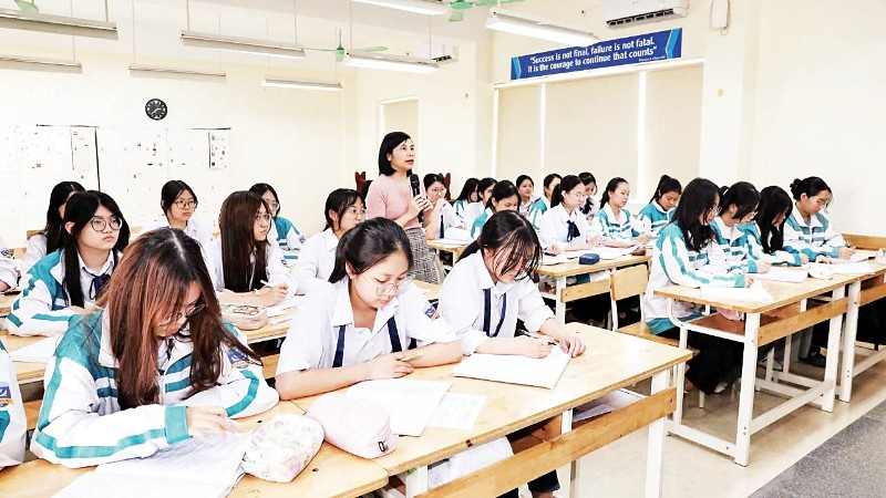 Giờ ôn tập của học sinh Trường THPT chuyên Lương Văn Tụy (tỉnh Ninh Bình).