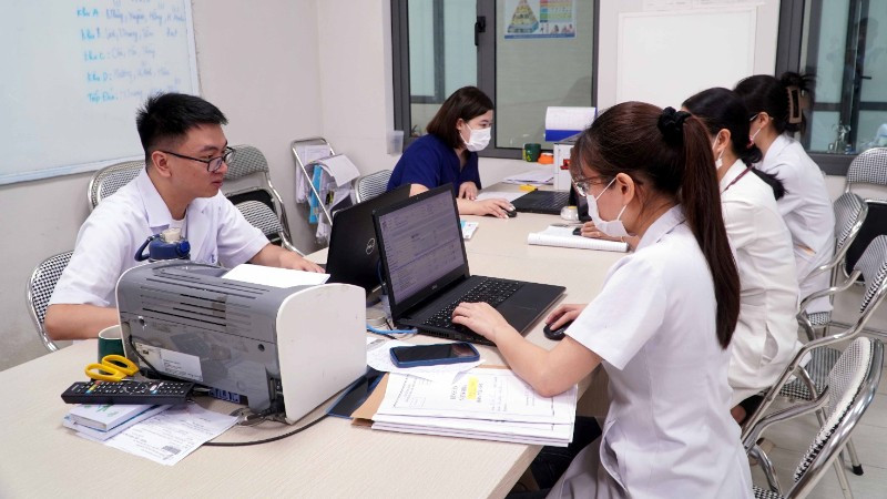 Ứng dụng bệnh án điện tử giúp bác sĩ tìm kiếm thông tin của người bệnh nhanh chóng, chính xác, tiết kiệm thời gian. (Ảnh TTXVN)