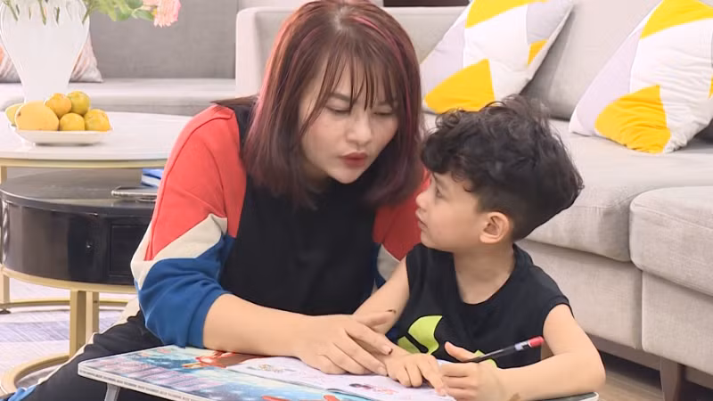 Sự quan tâm, thấu hiểu từ cha mẹ là yếu tố then chốt giúp trẻ tránh khỏi các hành vi bạo lực.