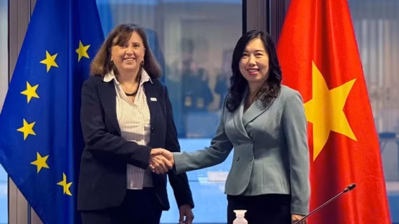 Thứ trưởng Ngoại giao Lê Thị Thu Hằng và bà Paola Pampaloni, Quyền Tổng Vụ trưởng Tổng vụ châu Á-Thái Bình Dương của EEAS đồng chủ trì Phiên họp lần 6 Ủy ban hỗn hợp Việt Nam-EU. (Nguồn: Báo Quốc tế)