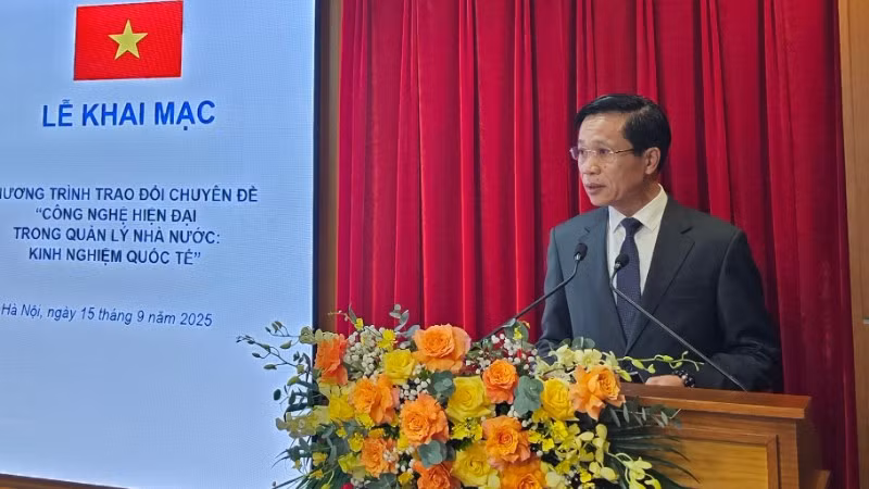 Đồng chí Hoàng Phúc Lâm, Phó Giám đốc Học viện Chính trị quốc gia Hồ Chí Minh phát biểu khai mạc buổi Lễ. (Ảnh: Đặng Hiếu)