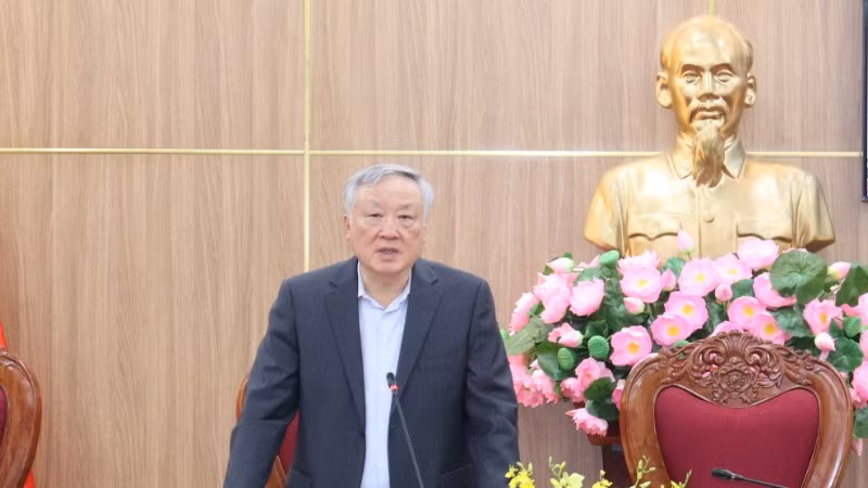 Phó Thủ tướng Thường trực Chính phủ Nguyễn Hòa Bình phát biểu kết luận tại buổi làm việc.