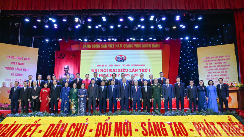 Tổng Bí thư Tô Lâm cùng các đồng chí lãnh đạo, nguyên lãnh đạo Đảng, Nhà nước và các đại biểu dự Đại hội.