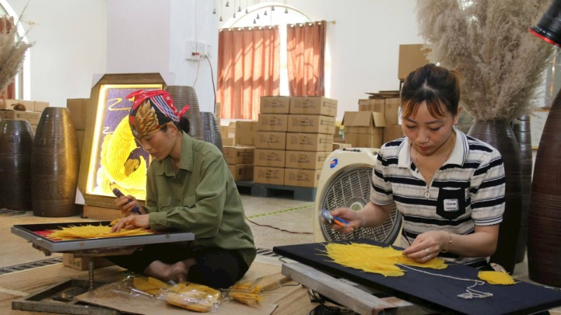 Dòng sản phẩm tranh lá bồ đề đem lại giá trị cao cho người dân tỉnh Ninh Bình.