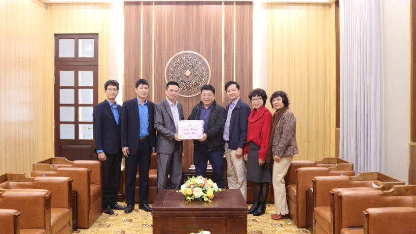 Công đoàn Khoa học và Công nghệ Việt Nam thăm và chúc Tết Báo Nhân Dân.