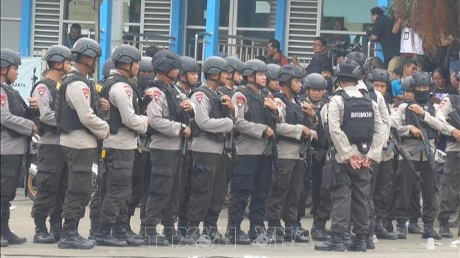 Cảnh sát cơ động - đặc nhiệm chống khủng bố trên đường phố Jakarta. Ảnh tư liệu: Đỗ Quyên/PV TTXVN tại Indonesia.