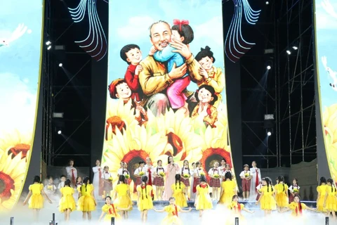 Tiết mục văn nghệ đặc sắc chào mừng Xuân mới tại Bắc Ninh.