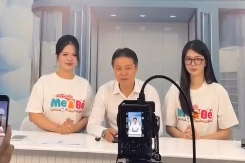 Ông Bùi Huy Hoàng, Phó Giám đốc Trung tâm Phát triển thương mại điện tử và công nghệ số, Cục Thương mại điện tử và Kinh tế số (Bộ Công thương) khởi động “MegaLive thanh niên” ngành hàng mẹ và bé thúc đẩy phát triển thương mại điện tử