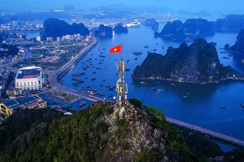 Việt Nam nổi lên như một điểm sáng nhờ sự hội tụ của tốc độ tăng trưởng kinh tế mạnh mẽ và các động lực phát triển mang tính cấu trúc. (Ảnh: PV)