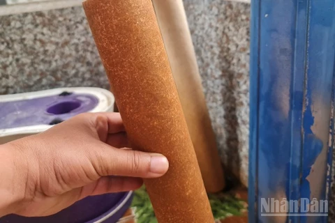 Lõi lọc nước của một hộ dân bị vàng khi chỉ sử dụng trong thời gian ngắn.