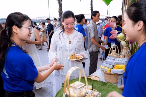 Lễ hội Ẩm thực chay - Festival Huế 2026 thu hút hơn 5.000 lượt khách là đông đảo người dân và du khách đến Huế tham gia.