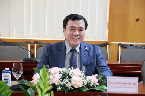 Thứ trưởng Bộ Công thương Nguyễn Sinh Nhật Tân cho biết Bộ Công thương đang phối hợp liên ngành chặt chẽ để bình ổn giá.