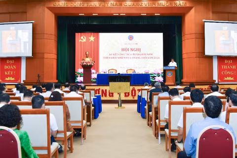 Toàn cảnh hội nghị. 