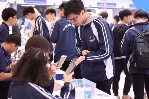 Chính sách tín dụng học sinh, sinh viên được đề xuất sửa đổi theo hướng mở rộng đối tượng và nâng mức hỗ trợ. (Ảnh: Báo Nhân Dân)