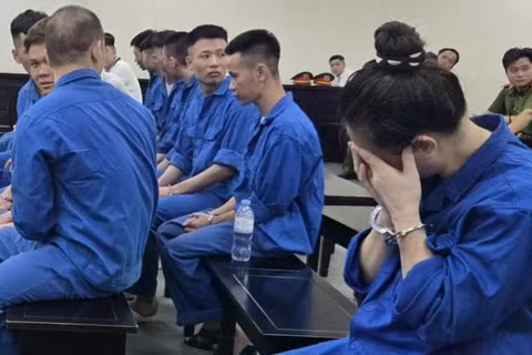 Các bị cáo tại phiên tòa.